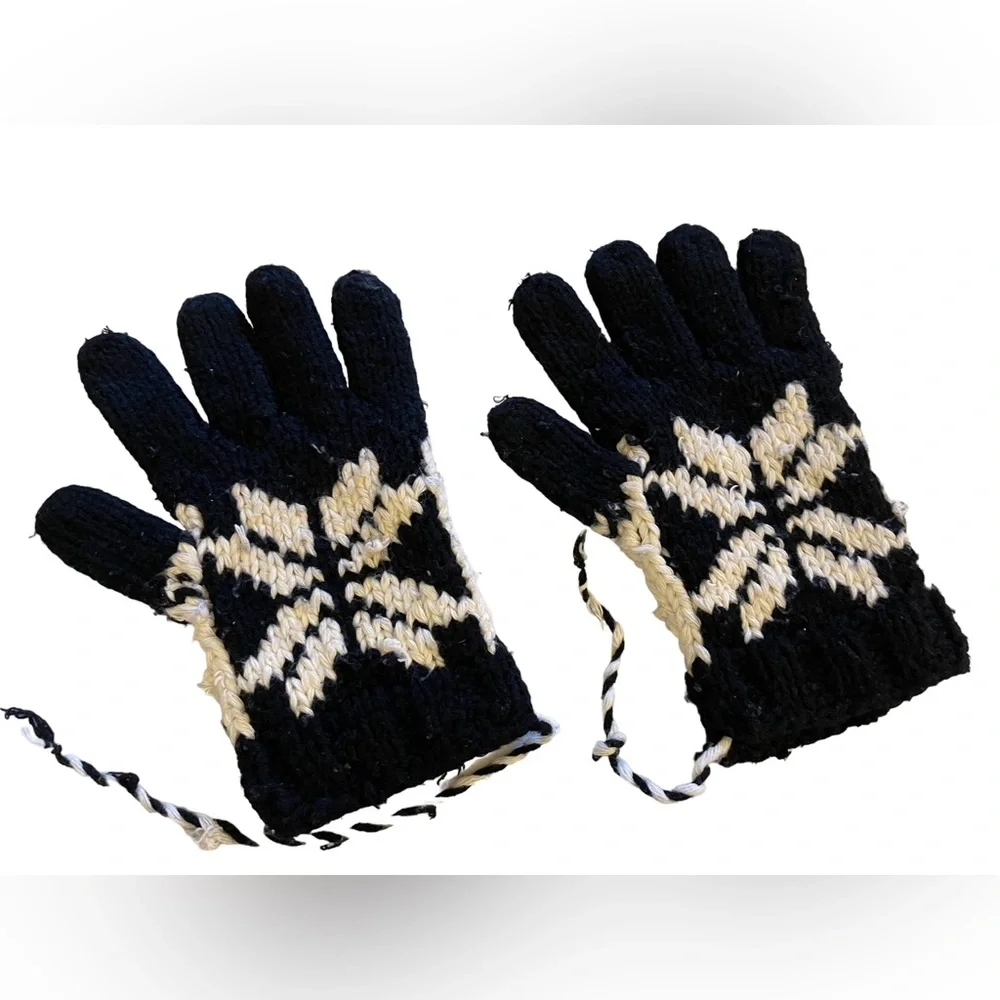 Warm Woolly Winter Gloves - Picture 4 of 5